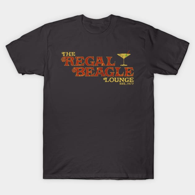 the regal beagle lounge 1977 T-Shirt by vender